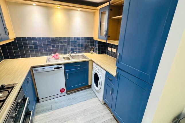 Sovereign Court, 16, Northwood, Hillingdon, Greater London photo 4