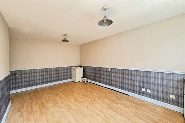 165, Ascot Court, Hampshire photo 3