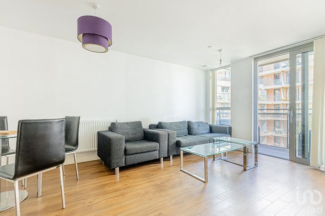Flat Flat 122, 2, Elmira Street, London photo 4