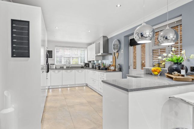 56, Ryders Hill, Hertfordshire photo 2