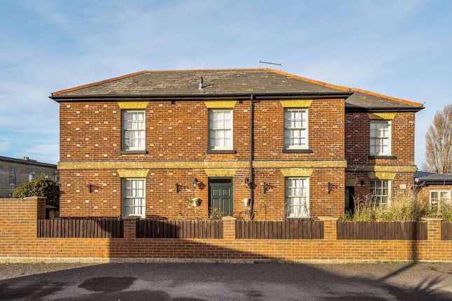 1 Royal Engineers Mews, Weevil Lane, Gosport photo 2