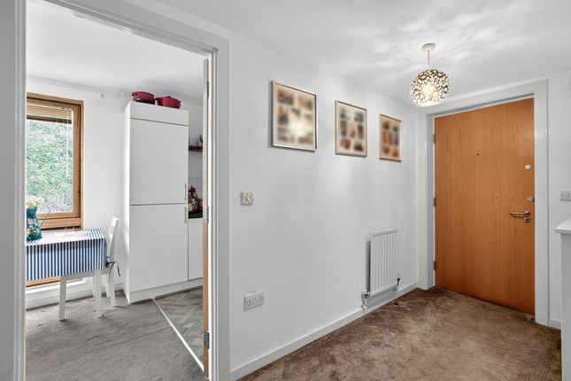 126, Wingate Square, London photo 2