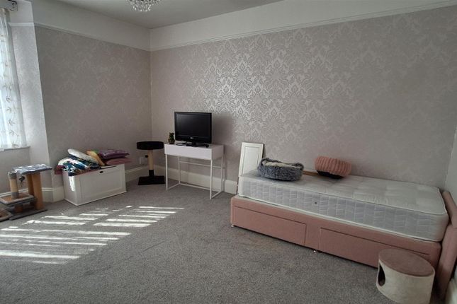 Flat 3, 5, The Riviera, Paignton photo 2