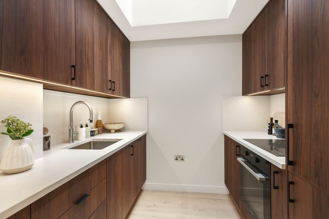 1-bed flat on 5a, Dilke Street, London, £820,000