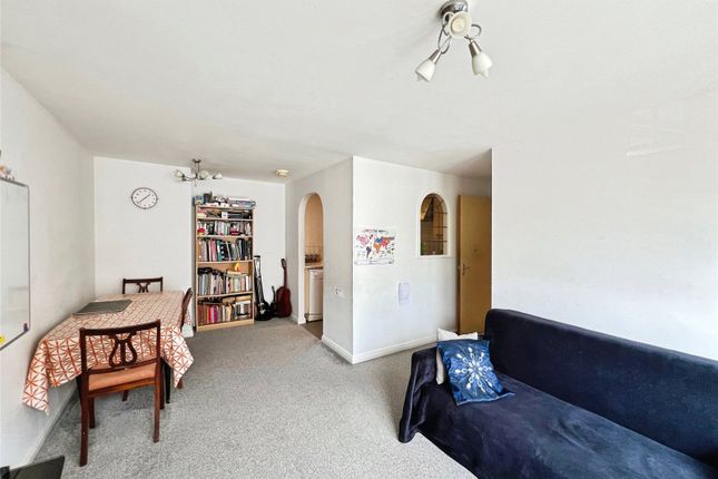 Flat 16, City Court, 15, Lower Canal Walk, Hampshire photo 2