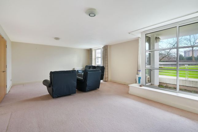 131, Barrier Point Road, London photo 3