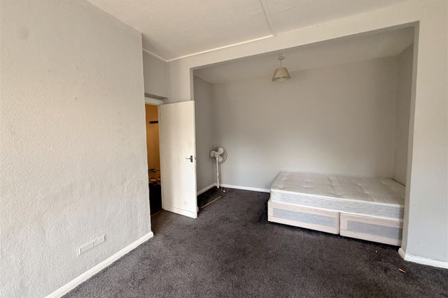 3 Downscourt, Brighton Road, Purley photo 4