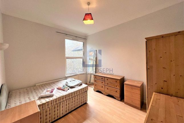 Flat 4, 94-96, Tooting Bec Road, London photo 4