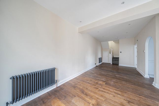 Flat 2, 4, Elm Park, Stanmore photo 2