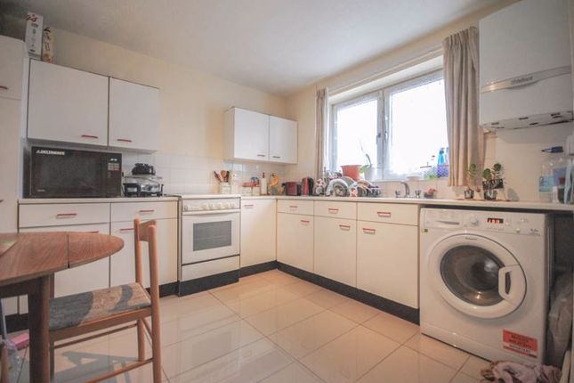 4 bed flat for sale in Tiverton Road, London N15