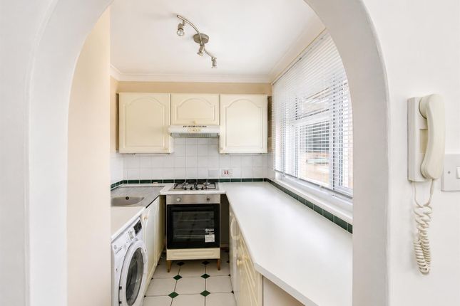 Flat 11,12 Cedar Road, Cedar Road, Sutton photo 2