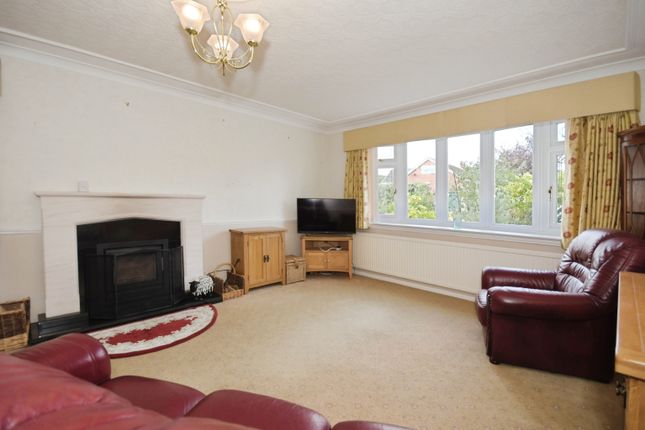 10, Hilltop Road, Chesterfield photo 2