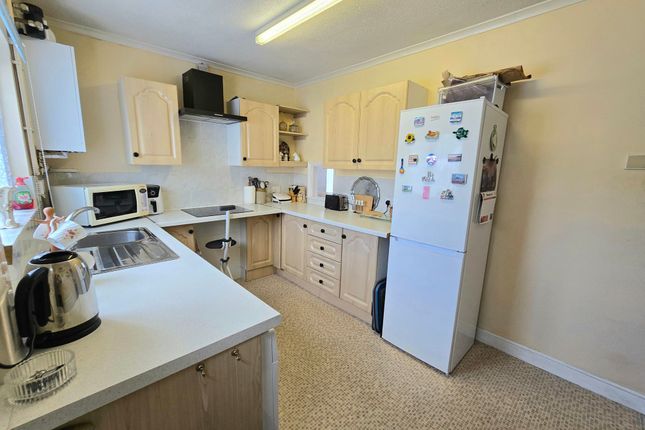 7 Highland Close, Bridgend photo 3