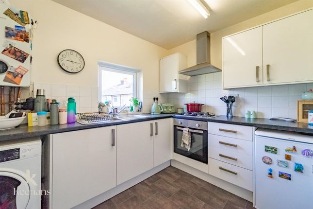 4, Manorfields, Whalley photo 4