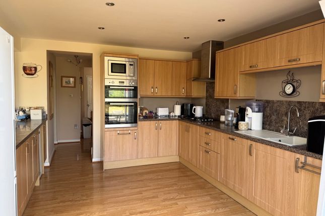 1 Thorneydown Road, Winterbourne Gunner, Salisbury photo 3