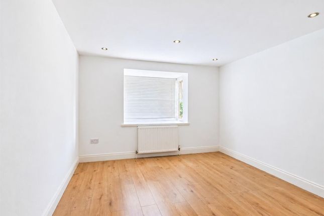 Parkfield Avenue, North Harrow photo 3