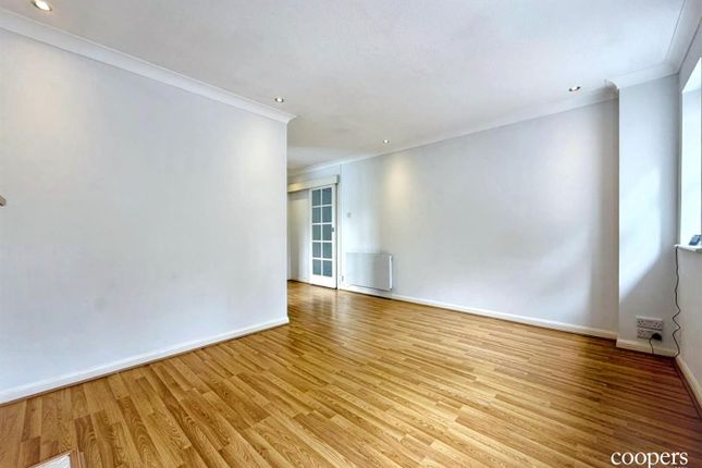 15, St Peters Close, Ruislip photo 3