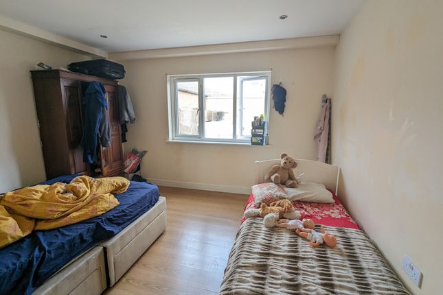 Flat to rent in St Andrews Street, Kettering