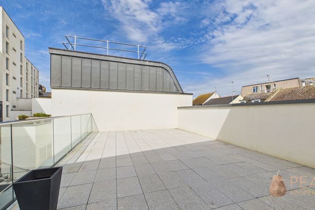 Flat 4, Beach Residences Marine Parade, Worthing photo 3