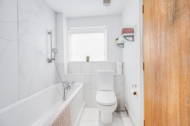 12 Elizabeth Court, Palgrave Gardens, London photo 4
