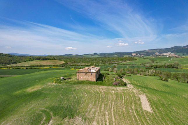 Farmhouse for sale in Via Del Castello, 129, Volterra, Pisa, Tuscany, Italy
