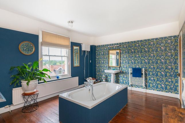 0A2Ths - Bathroom B.Jpg