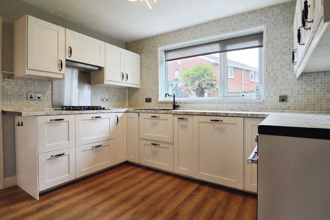 54, Brookfield Avenue, BARRY photo 3