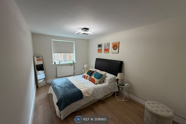 Ground Floor Flat  Knox Road, London photo 3