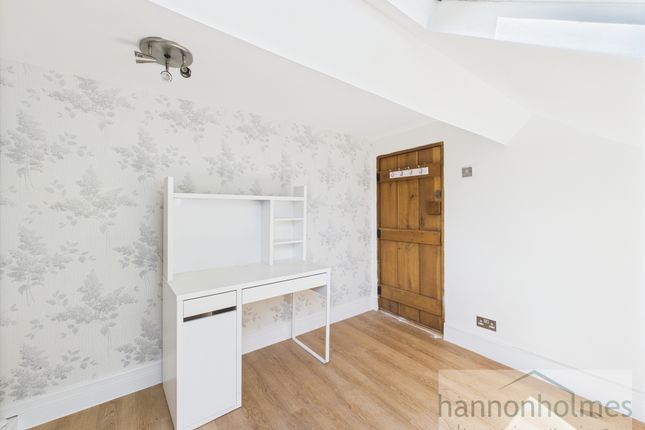 Cam05283G0-Pr0050-Still059