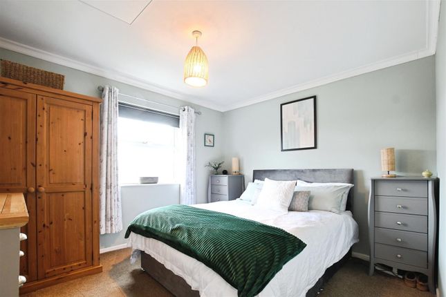 16, Lealholme Court, Hull photo 3