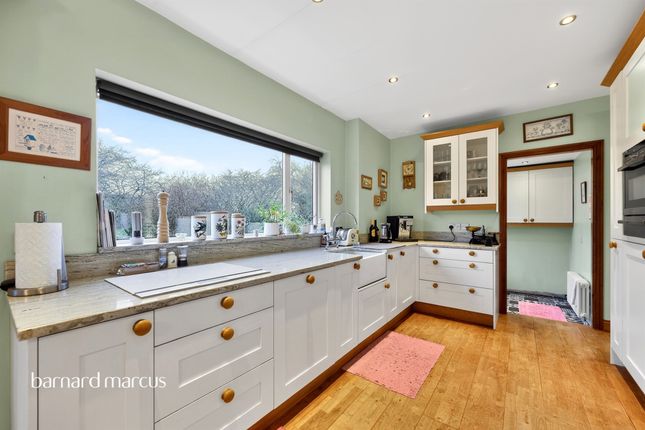 15, Oakroyd Close, Potters Bar photo 2