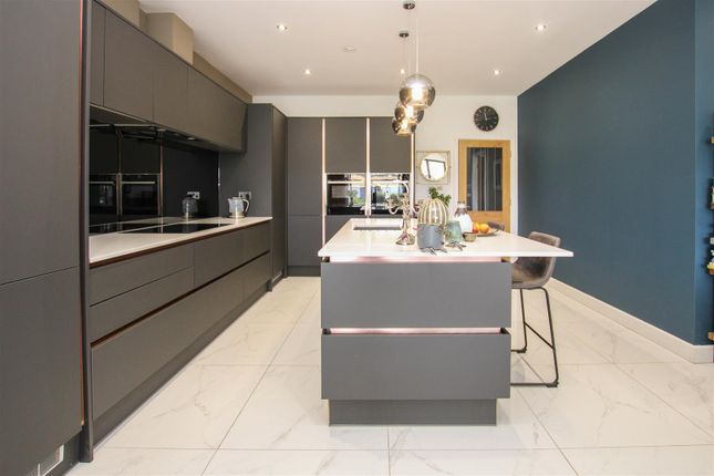 Flat for sale in Great Warley Street, Great Warley, Brentwood