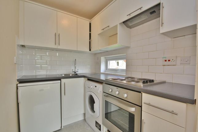 Flat to rent in Colburn Crescent, Guildford, Surrey