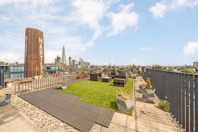 Flat 607, Block C, Green Walk, London photo 2