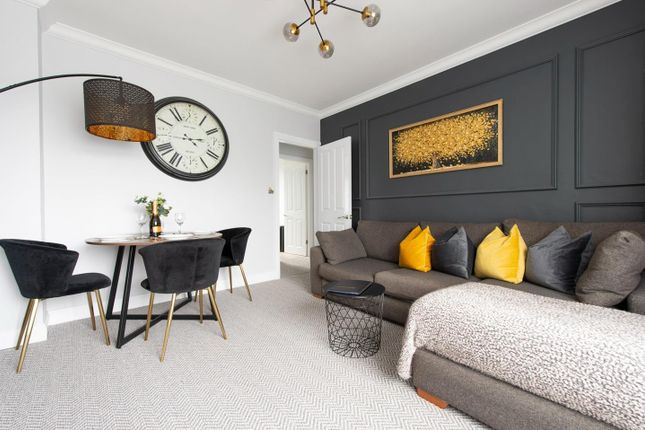 Flat 17, Robertson House, Tooting Grove, Tooting photo 4