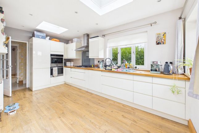 4, Victory Road, Stroud photo 3
