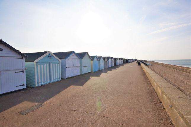 Beach Hut 416,, Shoebury Common Road, Southend-on-Sea photo 2