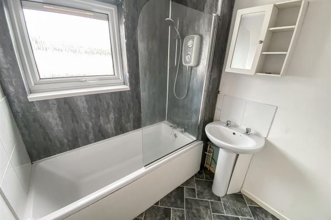 51, Grassholme Place, Newton Aycliffe photo 2