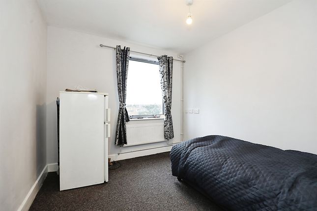 Flat for sale in Freehold Street, Northampton