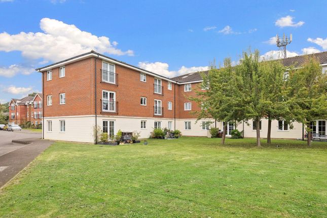 2-bed flat on 15 Arundel Court, Billingshurst, £220,000