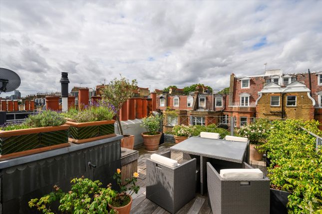 33, Rosary Gardens, London photo 3
