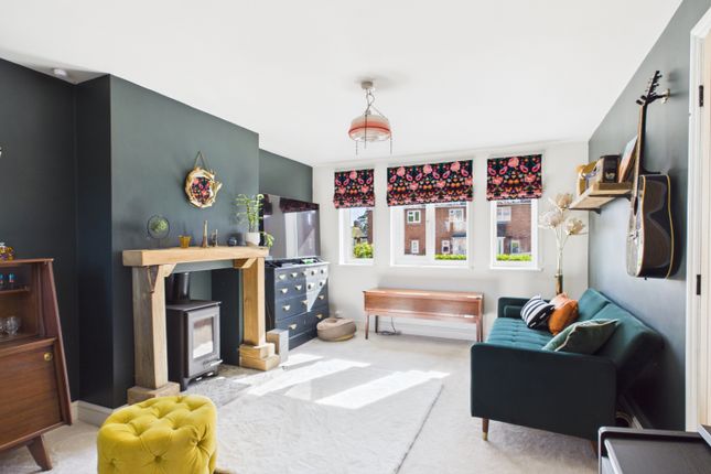 4, St. James Crescent, Southam photo 2