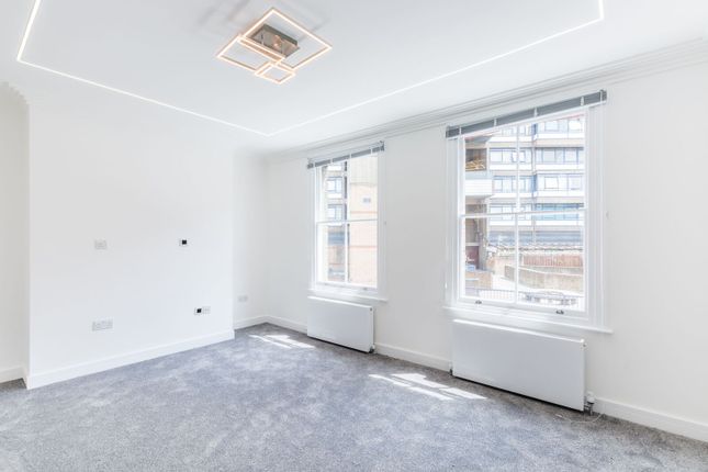 2-bed flat on Princess Street, Elephant and Castle, £3,900/mo