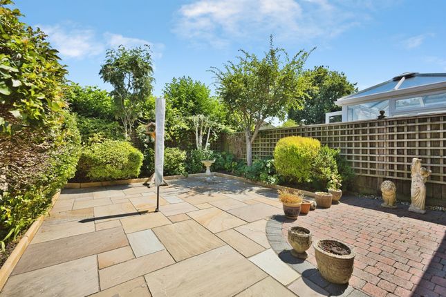 2, Laburnum Crescent, Crewkerne photo 4