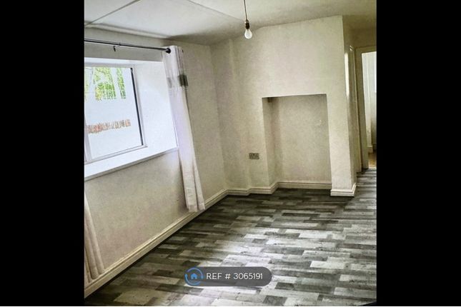 2-bed bungalow on Red Cow Annex, Lloyds Terrace, Adpar, Newcastle Emlyn, £640/mo