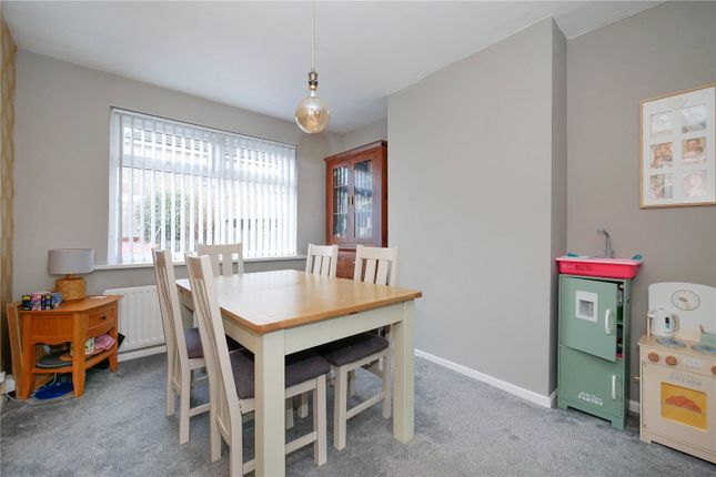 27, Willow Avenue, West Yorkshire photo 3