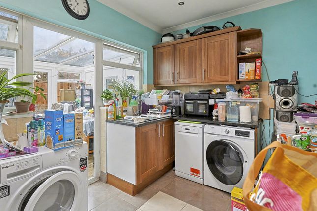 1, Curzon Avenue, Enfield photo 4