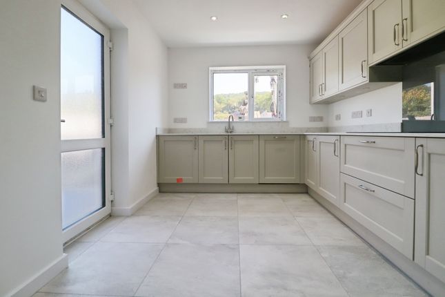 1, Llys Royal Oak, Pontardawe photo 4
