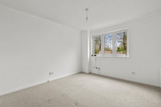23, The Pastures, Aylesbury photo 4
