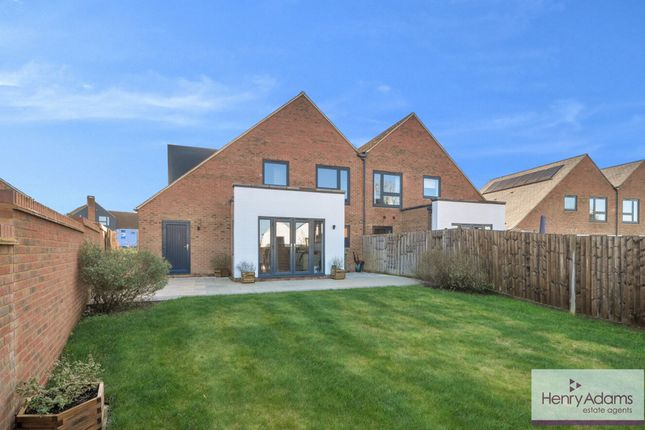 16 Francis Rose Way, Liss photo 3